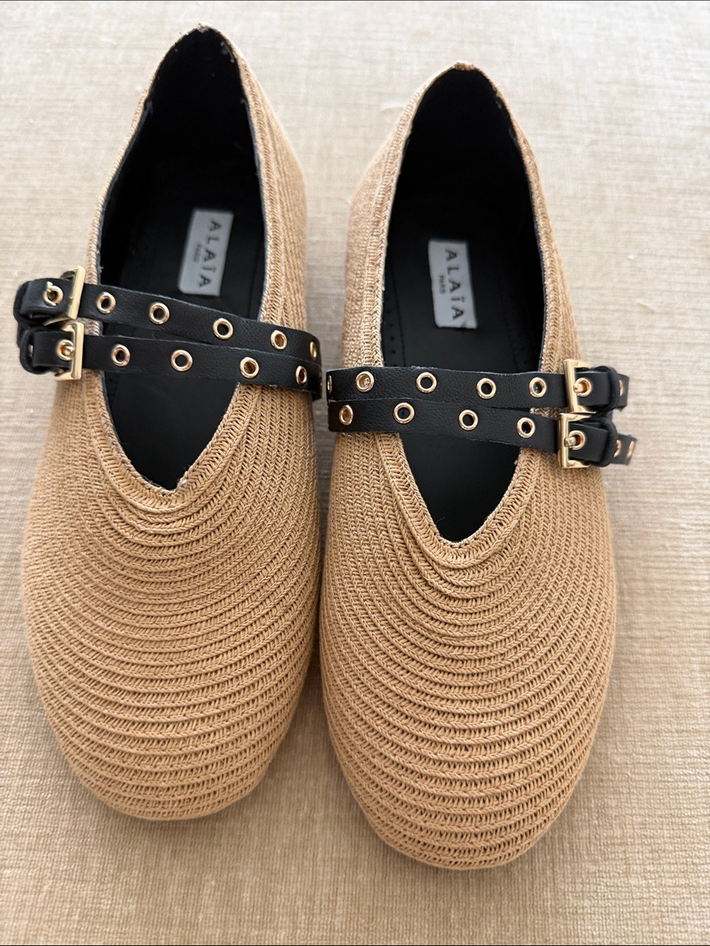 Alaia flats women shoes size 38 but run smaller. Authentic - Picture 9 of 12
